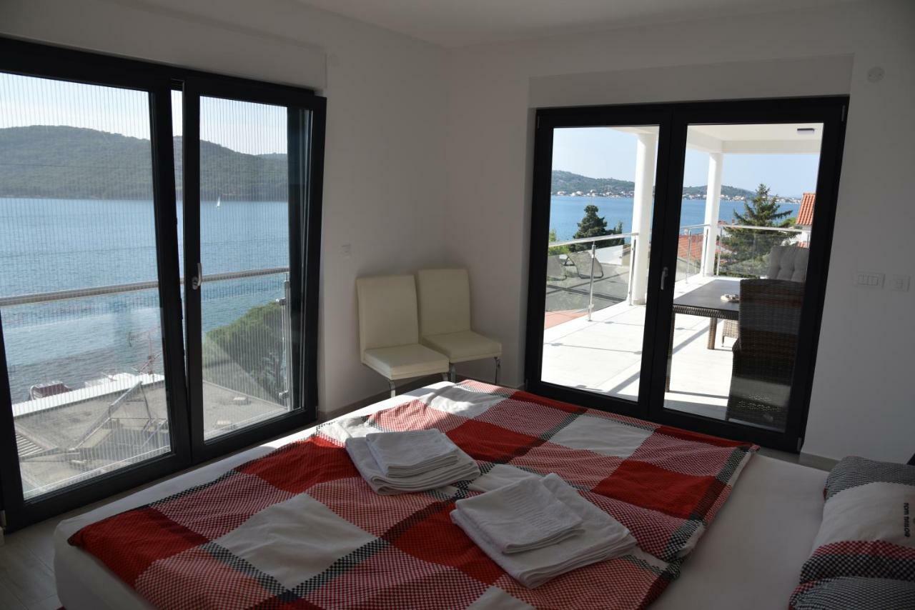 Villa Pina Tisno Esterno foto