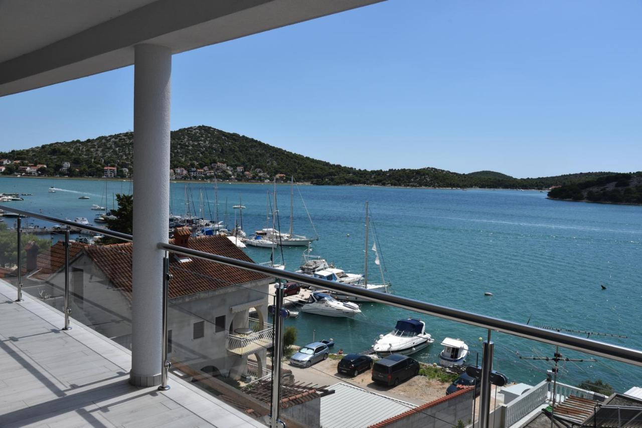 Villa Pina Tisno Esterno foto